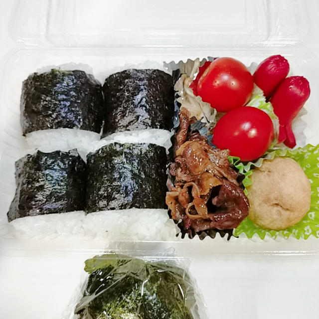 １１月２日(月)のお弁当　ないものねだりの赤いお弁当