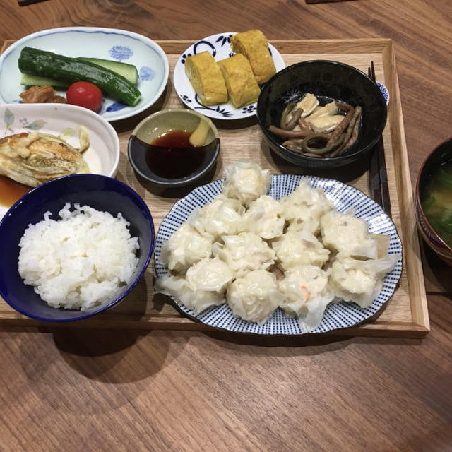 【献立】手作りしゅうまい、焼き茄子、冷やしきゅうりに味噌、厚焼き玉子、ぜんまいと油揚げの煮物、間引き菜のお味噌汁