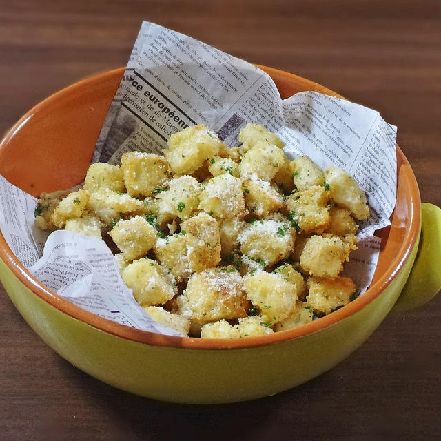 【簡単おつまみ】カリっと！ふんわり揚げ豆腐のチーズあられ