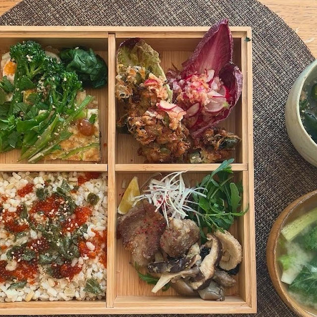 春の整え弁当；季節のハーブと納豆のかき揚げ弁当