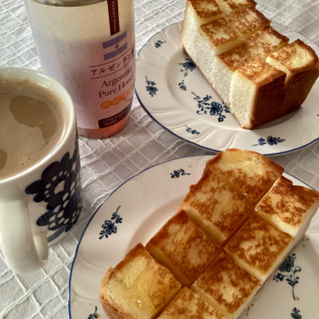 朝ごはんはハニーバタートースト