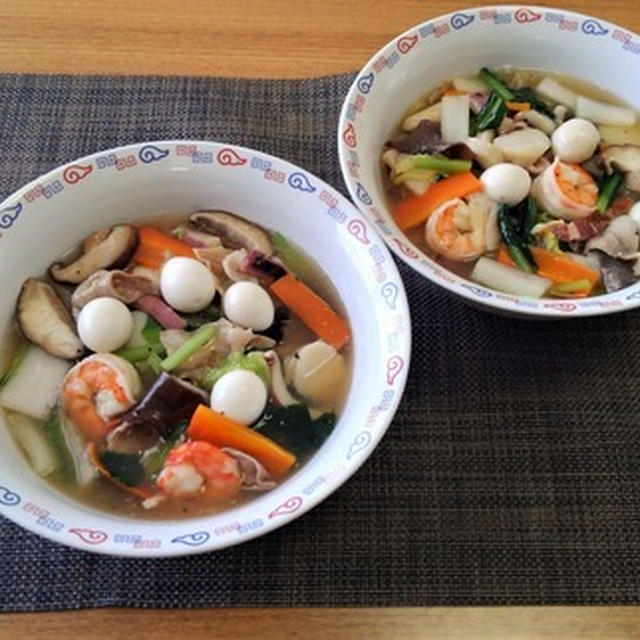 器は黒の方がよかったかな・・・海鮮あんかけラーメン♪・・♪