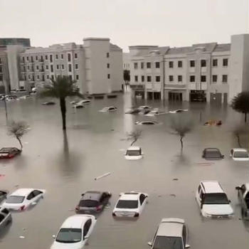 ドバイ　今回の大雨は過去最大レベル