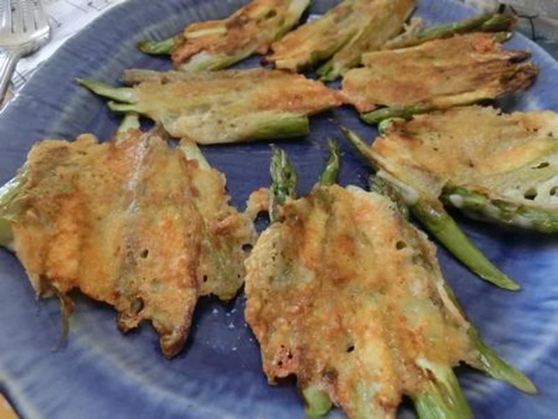 フライパンで焼くだけ☆　アスパラのカリカリチーズ焼き