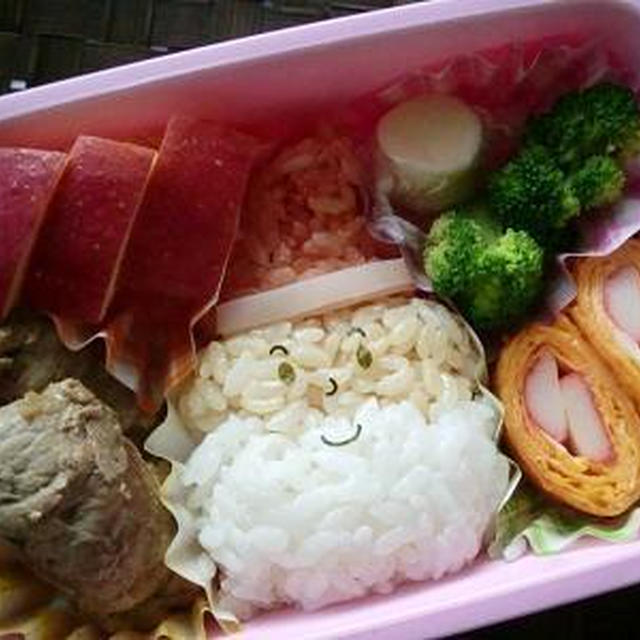 簡単★サンタクロースのデコおにぎり弁当