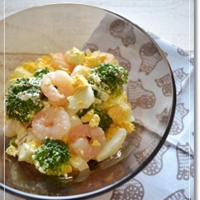 食パンの食べ比べとロールパン＆エビのミモザサラダ♪