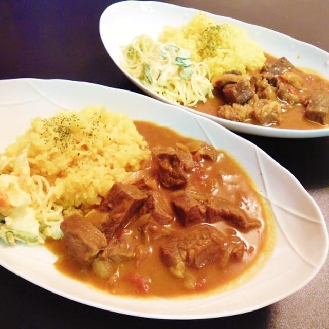 牛肉とトマトのカレーとパスタサラダ