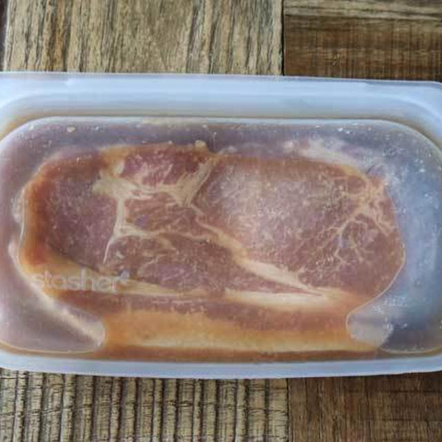 下味冷凍で平日がラクに！豚ロース肉のポークジンジャーステーキレシピ