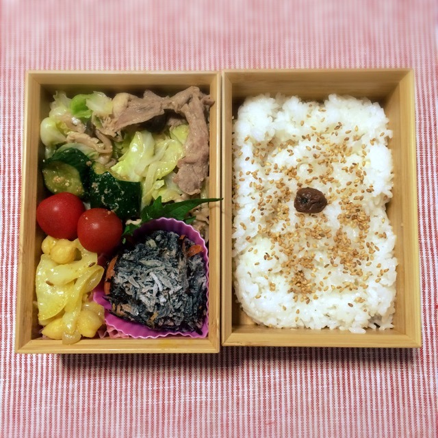 *竹箱弁当*　豆は一度に茹でて小分け冷凍。豚とキャベツの味噌炒めが絶品にできて嬉しい朝。