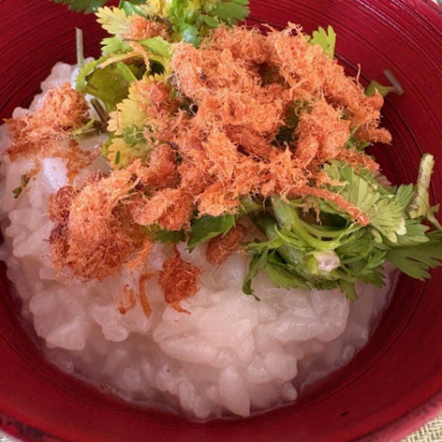 中華粥、肉鬆とパクチー