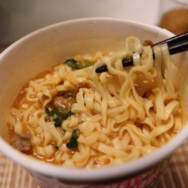 ★カップヌードル担担にハマる＆廊下納戸の片付け・#本日のおうちごはん