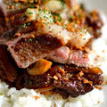 肉の上に肉！男子ごはんの男たちのシェア丼「デミグラステーキ丼」が美味しすぎ！