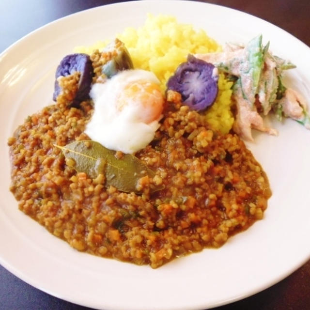 茄子と温泉たまご添えキーマーカレー