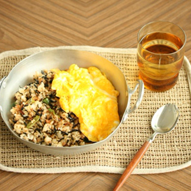 ひじきたっぷり炒飯　ふわふわ卵のせ