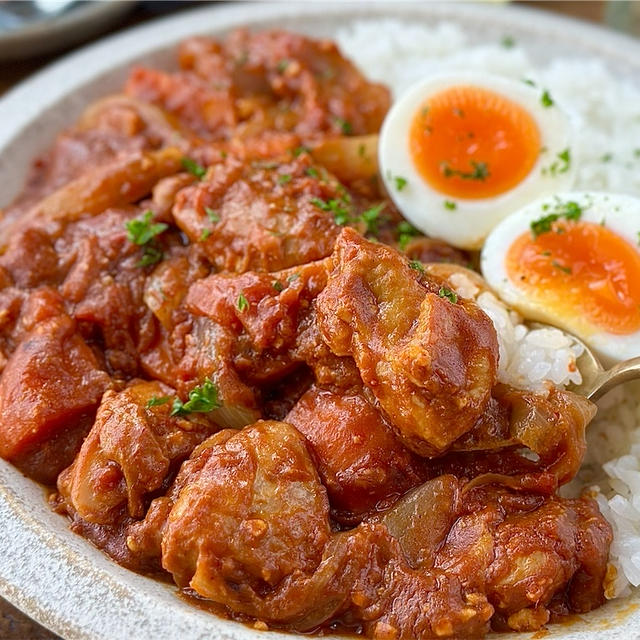 【レシピ】トマト缶と鶏肉で♬うま味たっぷり無水チキンカレー♬