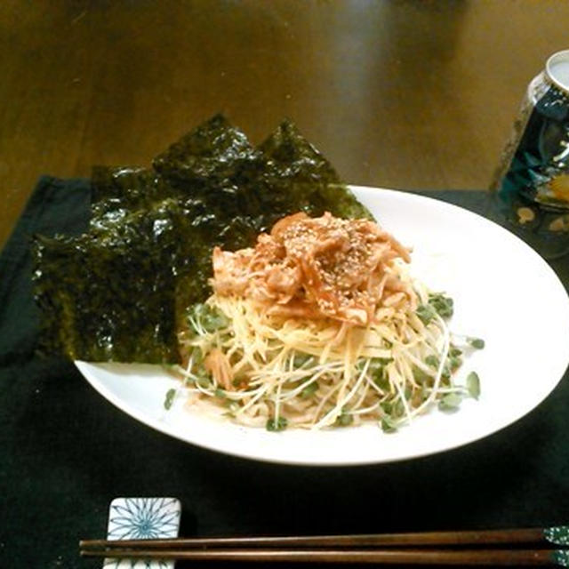『天空』で高野山へ～蒸し鶏キムチのごまだれ冷麺。