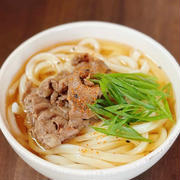 夏の最強ランチはこれ♡スタミナも手軽さもばっちり！牛丼リメイクで肉うどん