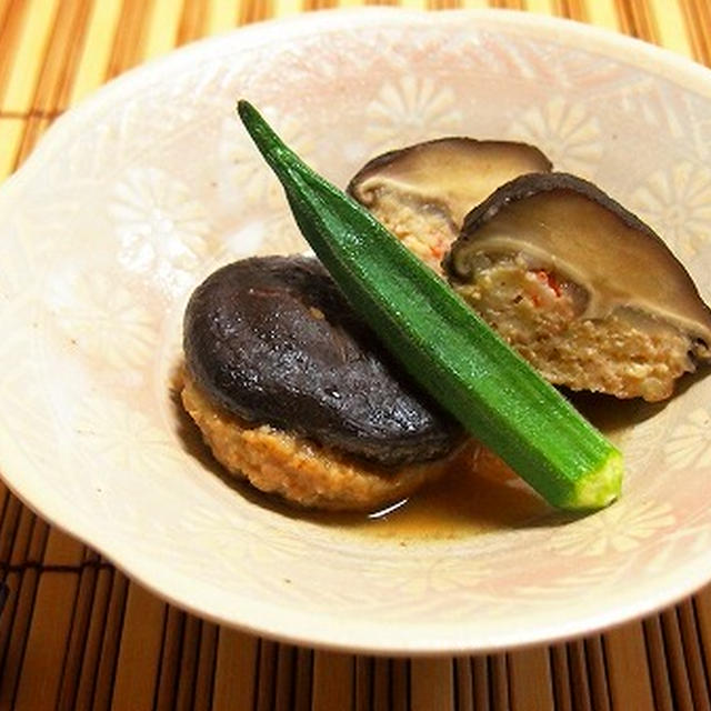 乾しいたけの海老ミンチ詰め（裏白しいたけ）　　作り置きＯＫ！おせちにも使えます♪（早っ！）