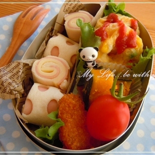 ★こども弁＊ドット柄のうず巻きロールサンドのデコ弁当