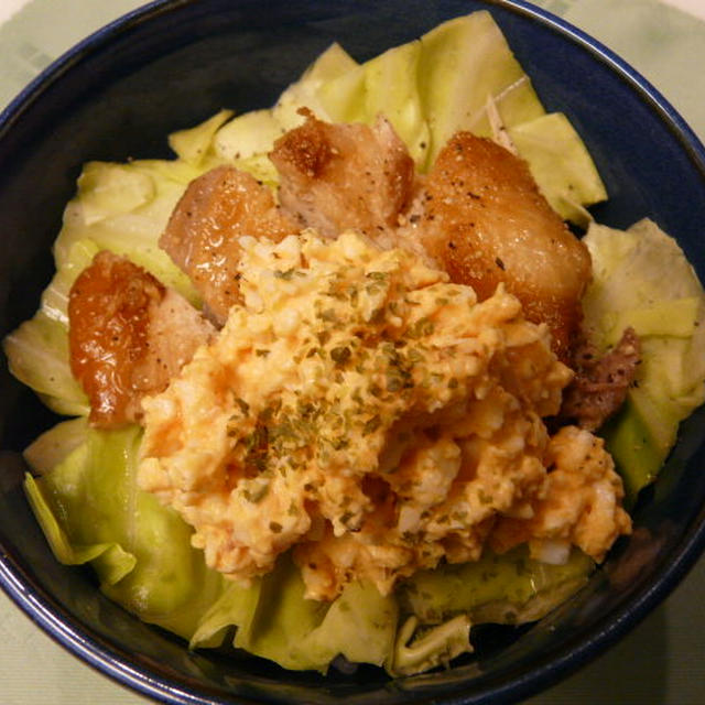 鶏ももカリカリ焼き・ピリ辛タルタルソース丼