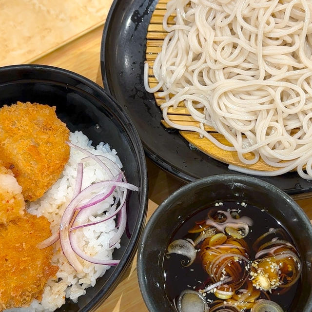 立ち蕎麦行脚「小諸そば九段下駅前店のおろしヒレカツ丼セット」