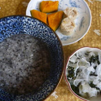 黒い！！胡麻粥で♪お一人様ランチ★