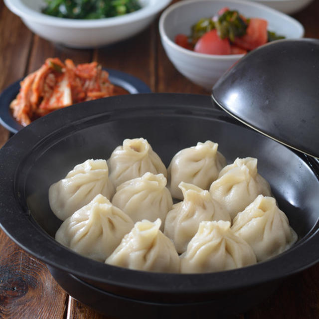 冷凍小籠包であつあつ晩ごはん。