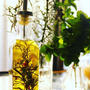 【Instagram】育ち過ぎた自宅のローズマリーを今回はハーブオイルに#ローズマリー #ハーブオイル #rosemary #herboil #herbs #homemade