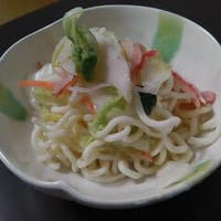 カニカマと白菜漬の和え麺。