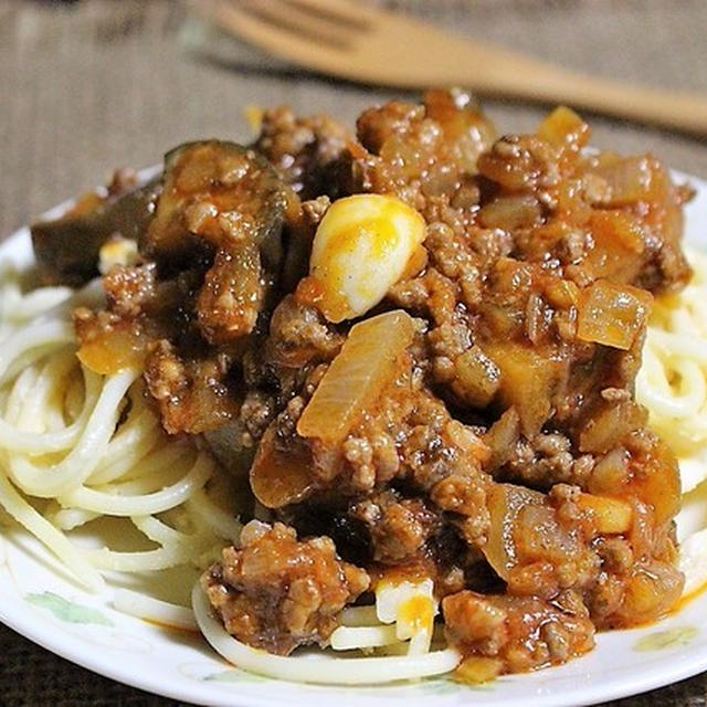 息子の＜茄子とにんにくのミートソーススパゲッティー＞＜カルボナーラスパゲッティー＞