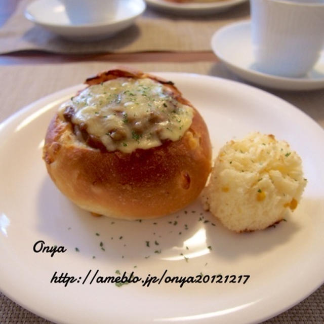 【簡単朝カフェ】残ったカレーを使って♪ころーんとカワイイ！カレーパン♪