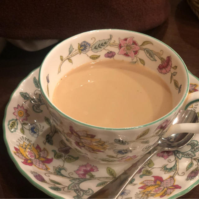 コーヒーと紅茶 どちらが好み？ 今日は紅茶専門店「Gclef ジークレフ」チャイと春パフェ