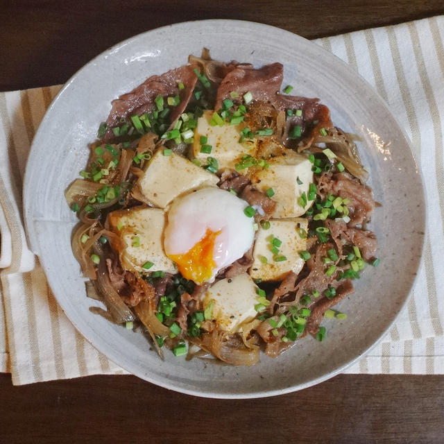 とろ～り温泉卵のせ、甘辛の肉豆腐