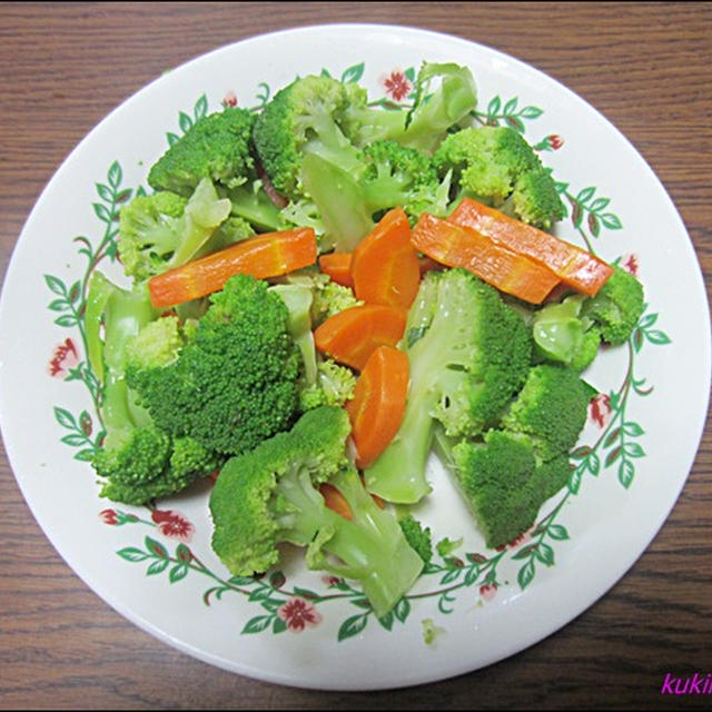 ブロッコリー人参の茹で野菜サラダ　「ゆでる」言葉いろいろ