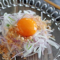 オニオンスライスサラダレシピ｜濃厚な【会津地鶏たまご】が美味しかった話