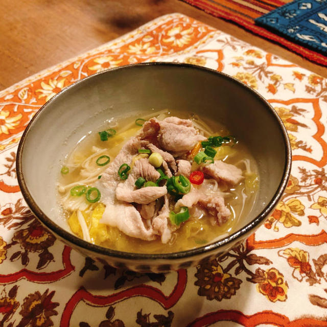 台湾の「酸菜白肉鍋」の再現♪　「白菜と豚肉の酸菜スープ」