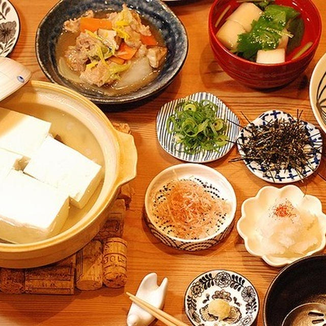 湯豆腐メインでも満足～♪５種の薬味で頂く湯豆腐定食
