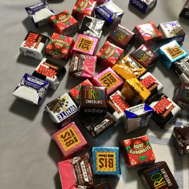チロルチョコも比べると味は違う