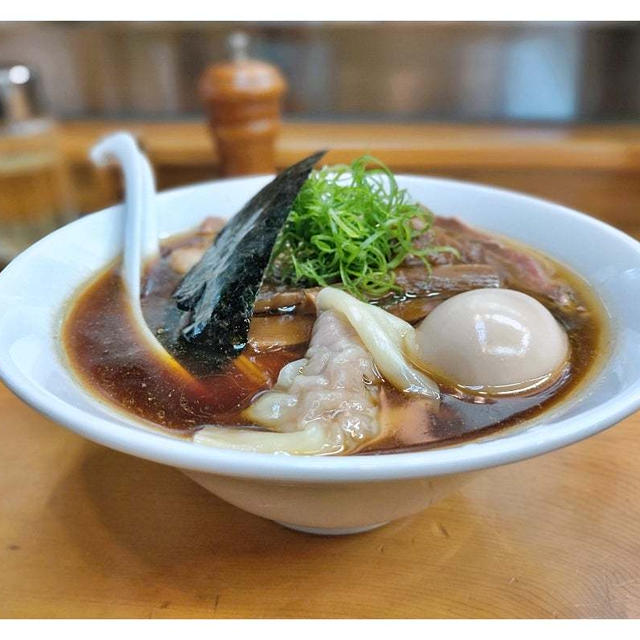 鶏の旨味と昆布が香る醤油スープ「中華そば 喜富（きふ）」特製地鶏醤油そば♪