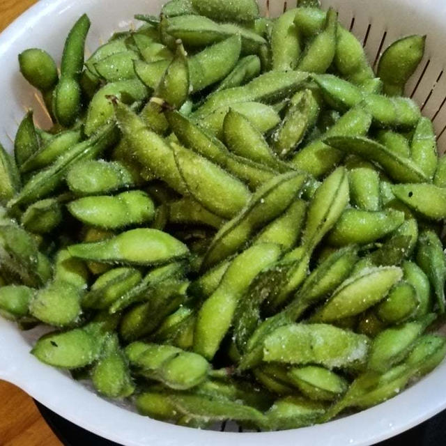 今年の年賀状どうする？と大量の枝豆で乾杯(o^^o)