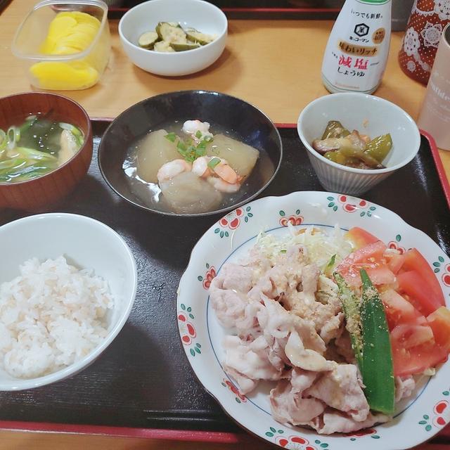 思いっきりさぼって昼寝しました‥