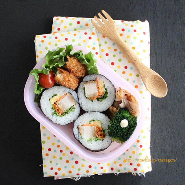 恵方巻きの残りで〜ロールカツ弁当。恵方巻きは海鮮とカツロール２種を巻き巻き♪
