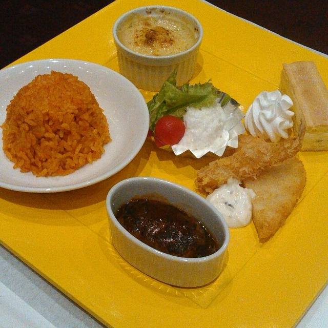 お子様御膳も！ホテルでごはん