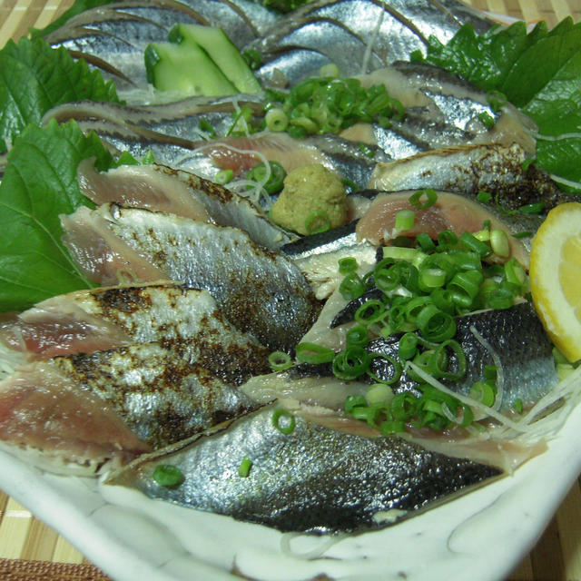 炙り秋刀魚と生秋刀魚のお刺身と姿・ブラックインパクト