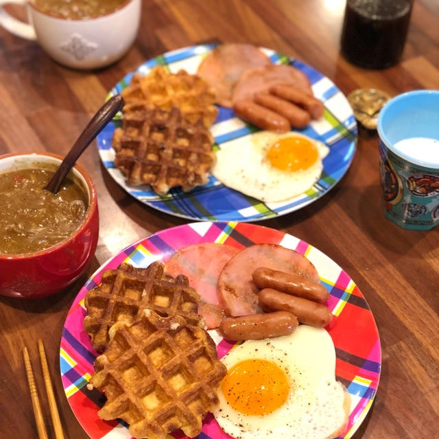 ベルギーワッフルの朝ごはん。