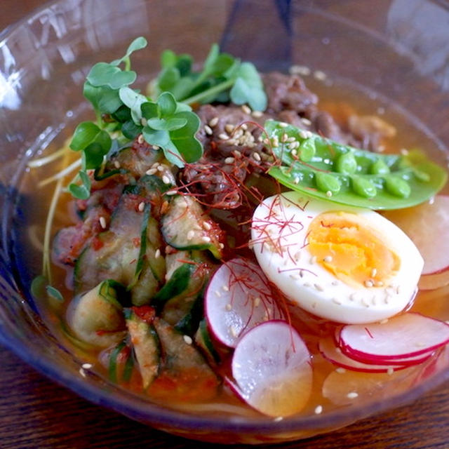 お昼は即席キムチで冷麺