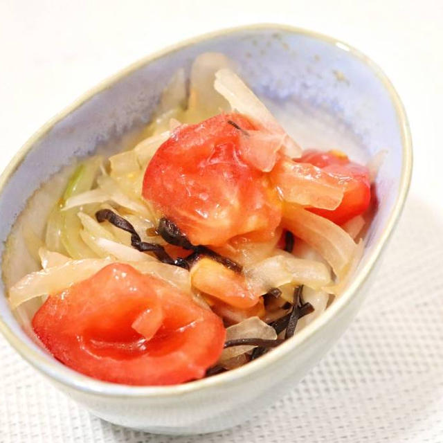 玉ねぎとトマトの塩昆布サラダ｜レシピ・作り方