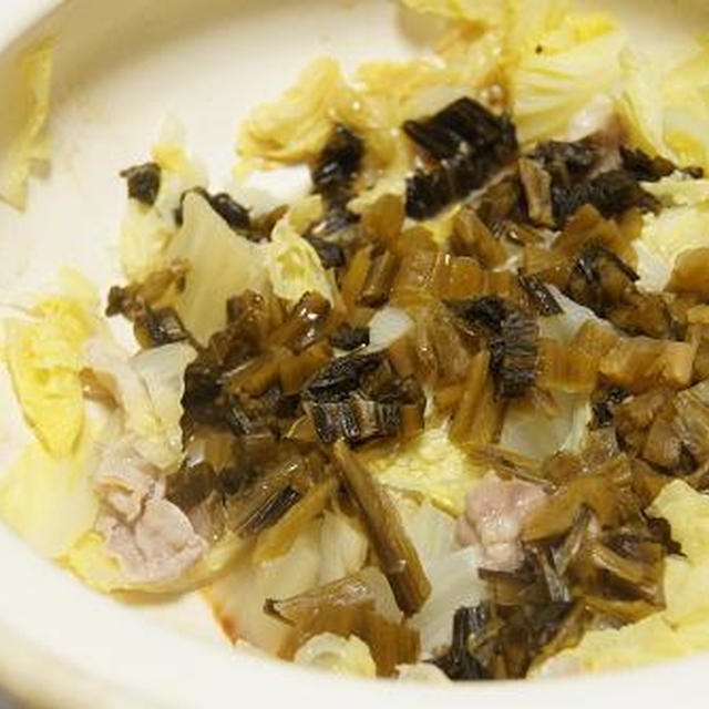 白菜と豚バラ肉の広島菜のせ蒸し鍋　～ブラックペッパーをのせていただく～