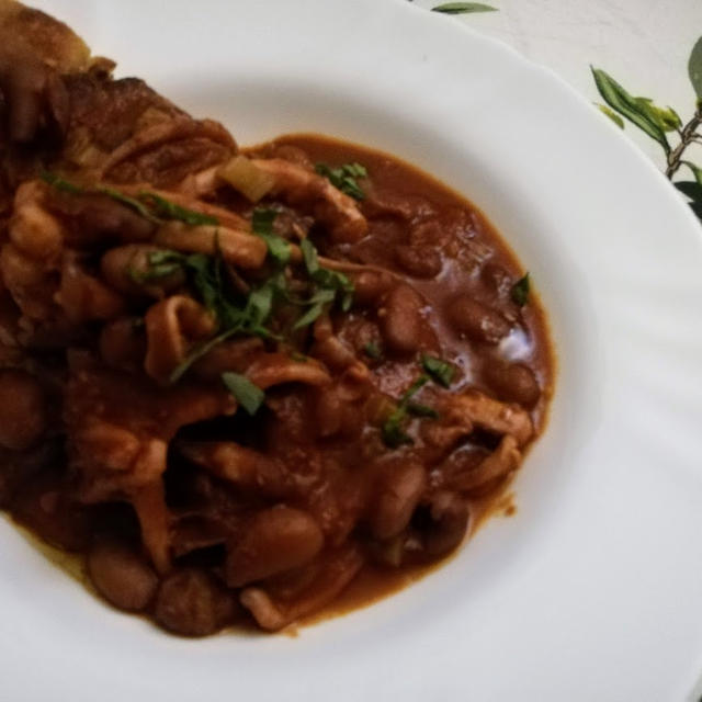 【簡単レシピ】イタリア流お豆の美味しい食べ方！イカと豆のトマト煮