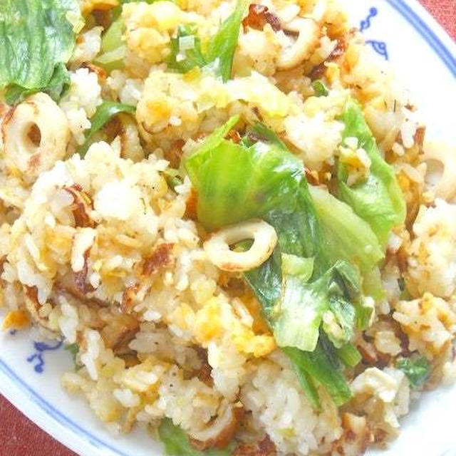 ねぎ油＆ネギたっぷり！こんがり醤油とぱらぱら卵のレタス炒飯。